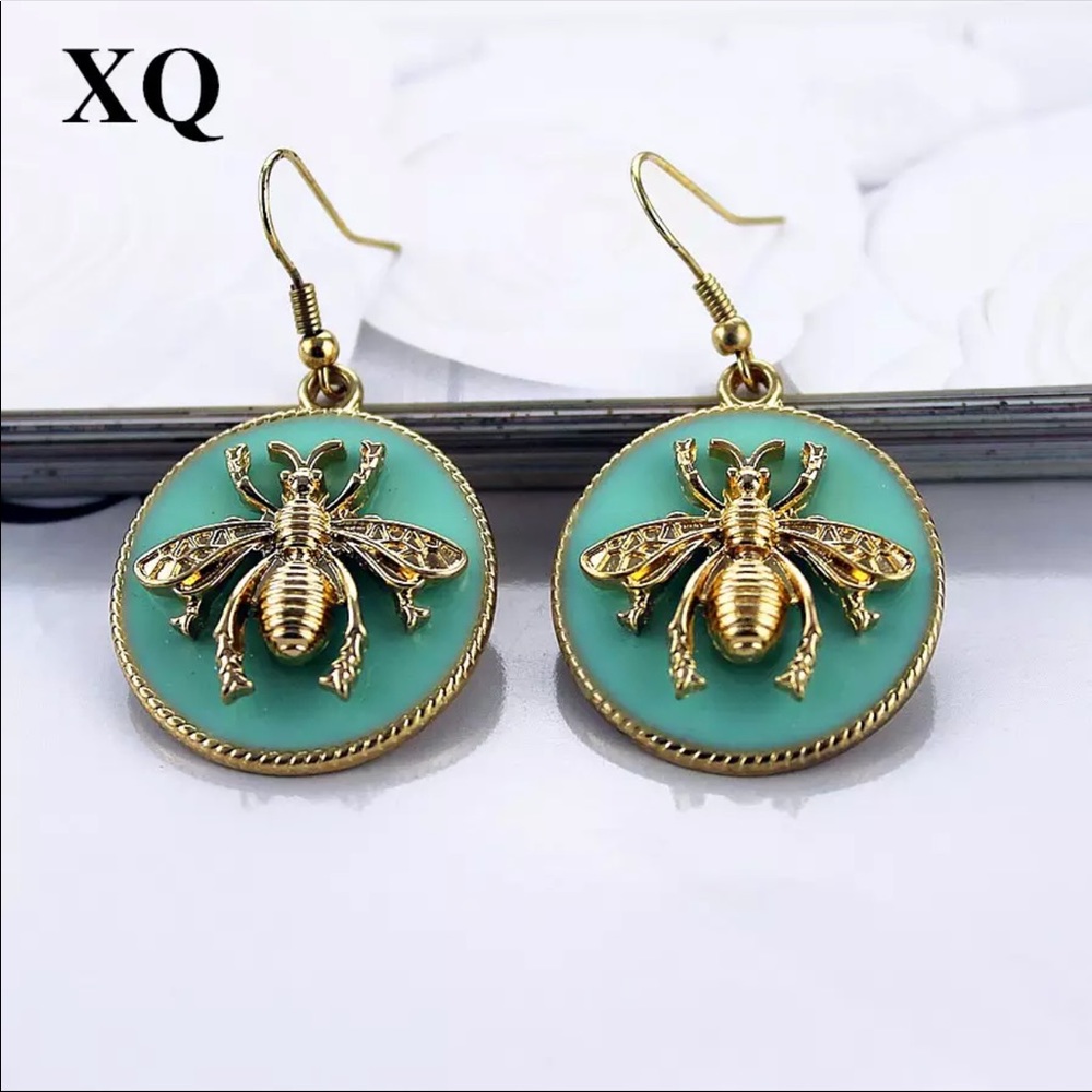 New gold color bee light green earrings for women - Picture 5 of 5